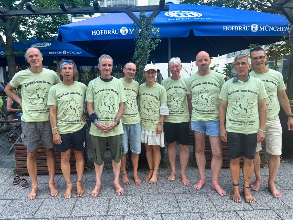 T-Shirt Anprobe im Biergarten (einer fehlt)